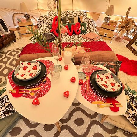Love Room Tente Lodge Spa Mfg Chez C&C, Exclusivement Reservee Aux Adultes Cantaron Bagian luar foto