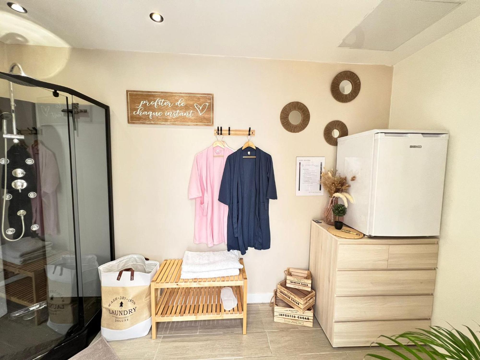 Love Room Tente Lodge Spa Mfg Chez C&C, Exclusivement Reservee Aux Adultes Cantaron Bagian luar foto