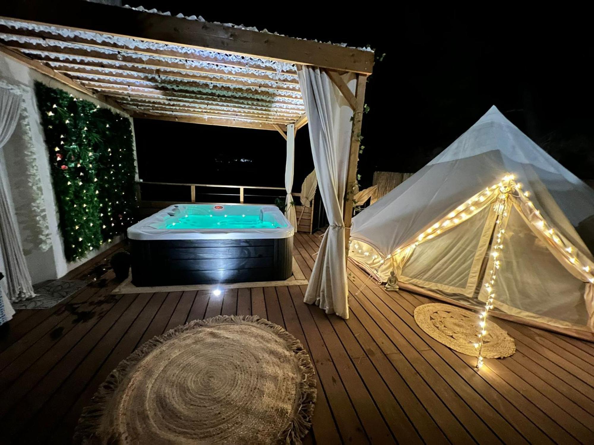 Love Room Tente Lodge Spa Mfg Chez C&C, Exclusivement Reservee Aux Adultes Cantaron Bagian luar foto