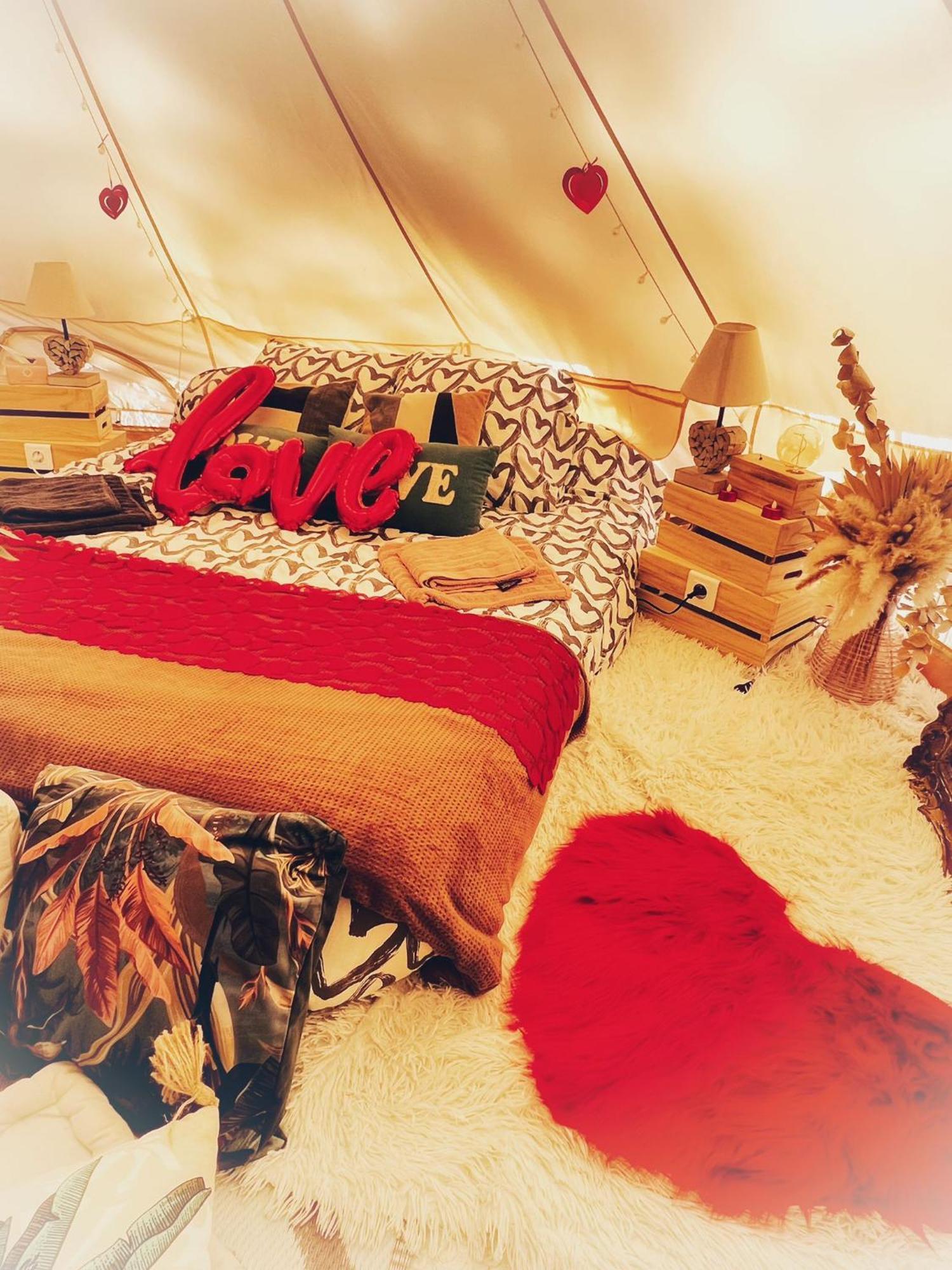 Love Room Tente Lodge Spa Mfg Chez C&C, Exclusivement Reservee Aux Adultes Cantaron Bagian luar foto