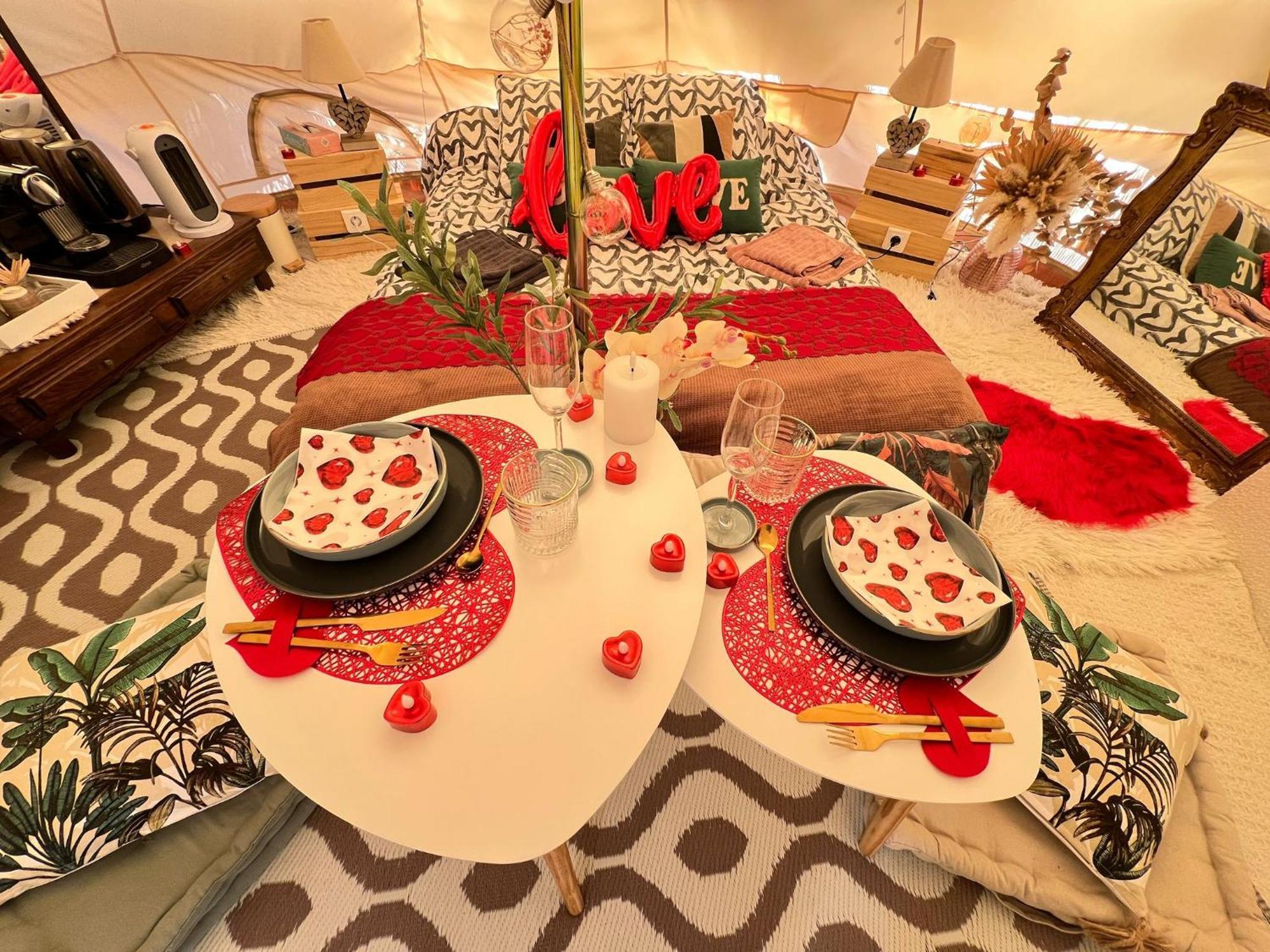 Love Room Tente Lodge Spa Mfg Chez C&C, Exclusivement Reservee Aux Adultes Cantaron Bagian luar foto